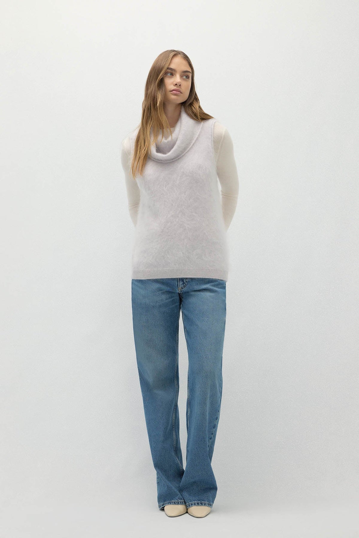 CHIARA SLEEVELESS TURTLENECK SWEATER