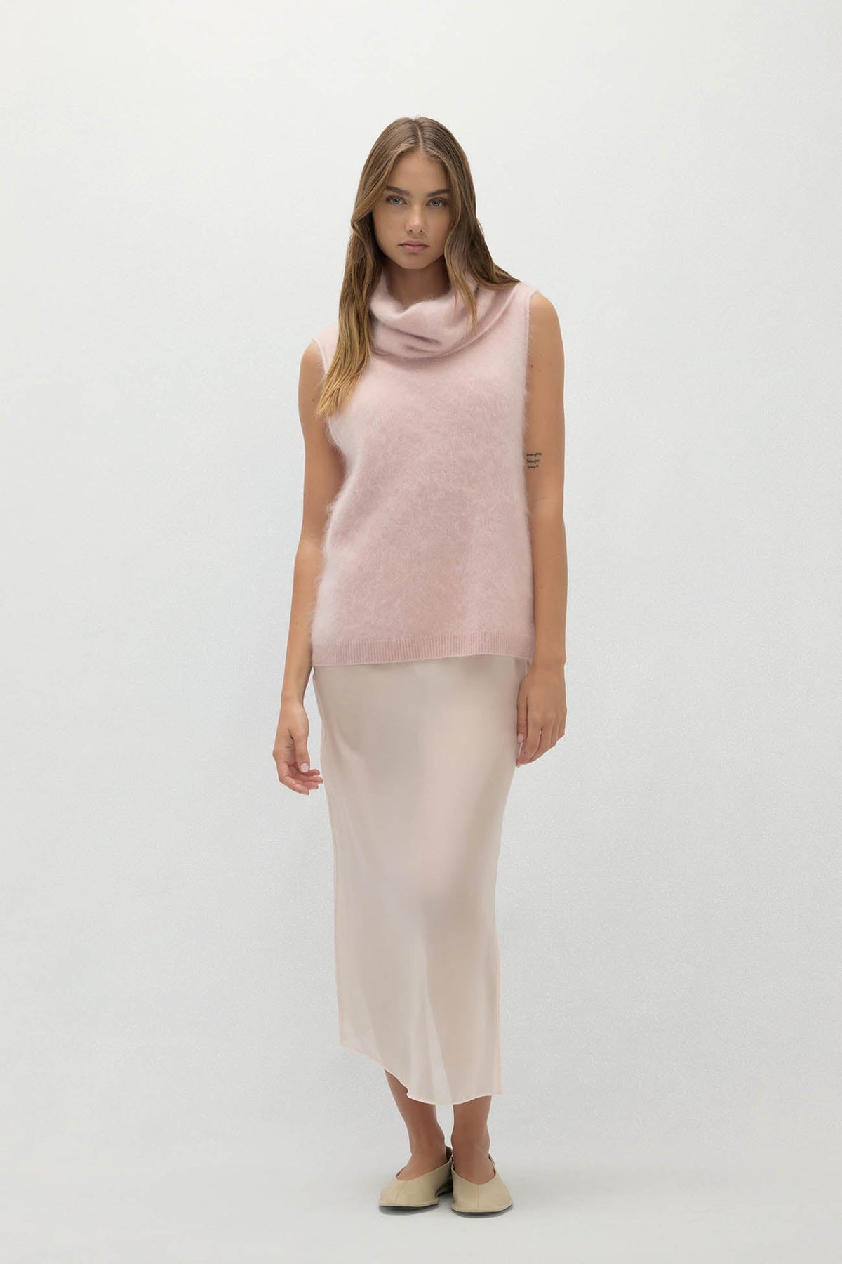 CHIARA SLEEVELESS TURTLENECK SWEATER