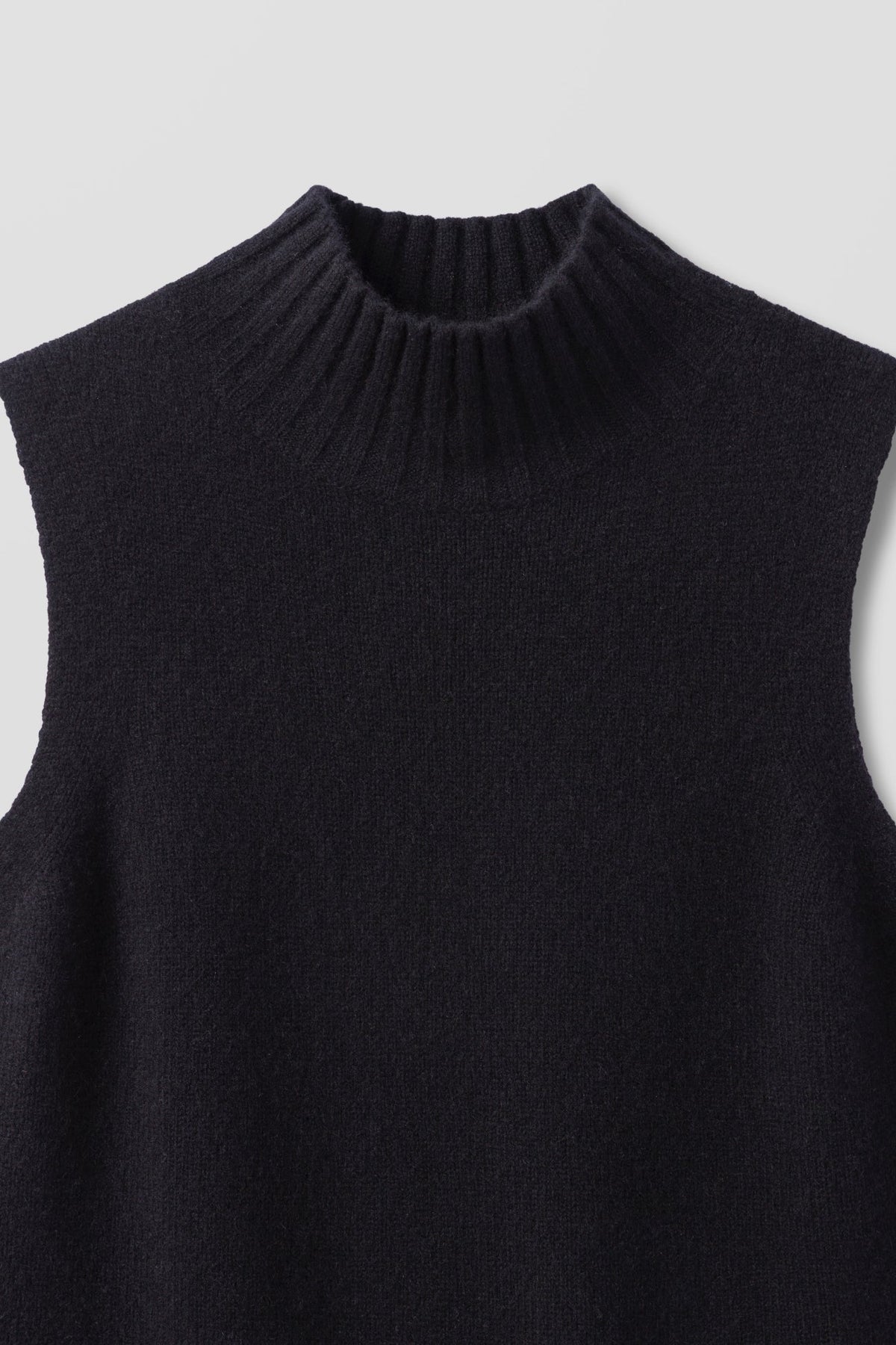 LOUISA SLEEVELESS MOCK NECK
