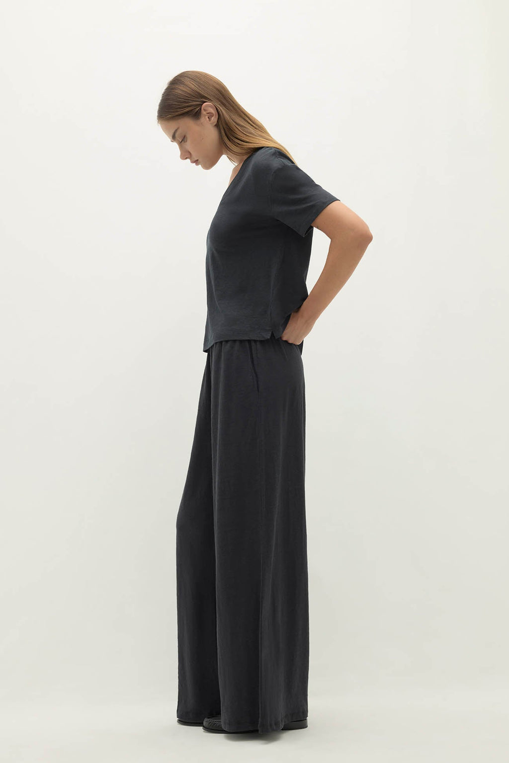TAWNIE LINEN V-NECK TEE