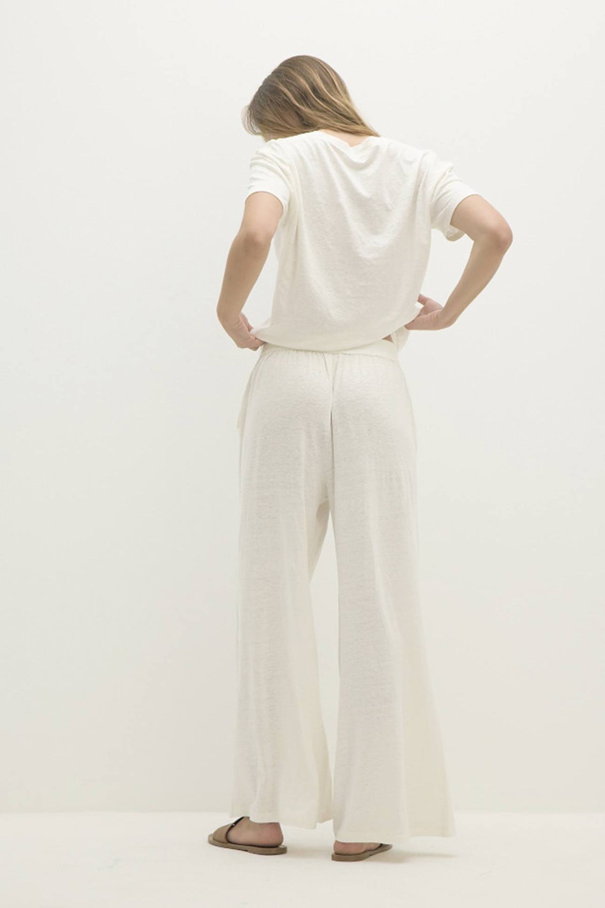 TAWNIE LINEN V-NECK TEE